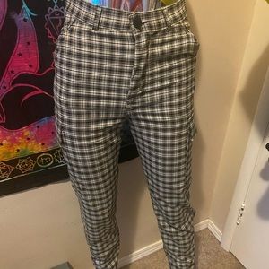 Hollister white & black plaid cargo pants